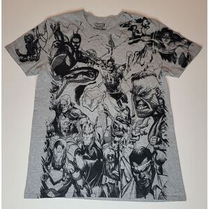 Marvel Super Heroes T-Shirt Mens Medium. Full Front Grey Short‎ Sleeve Tee.